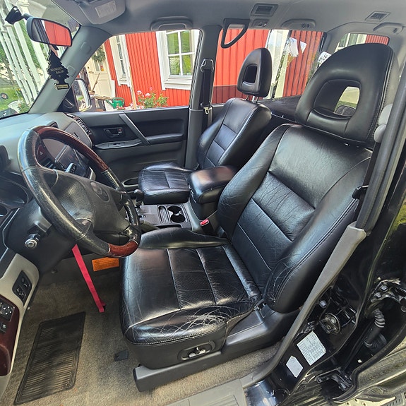 Mitsubishi Pajero 5 of 19