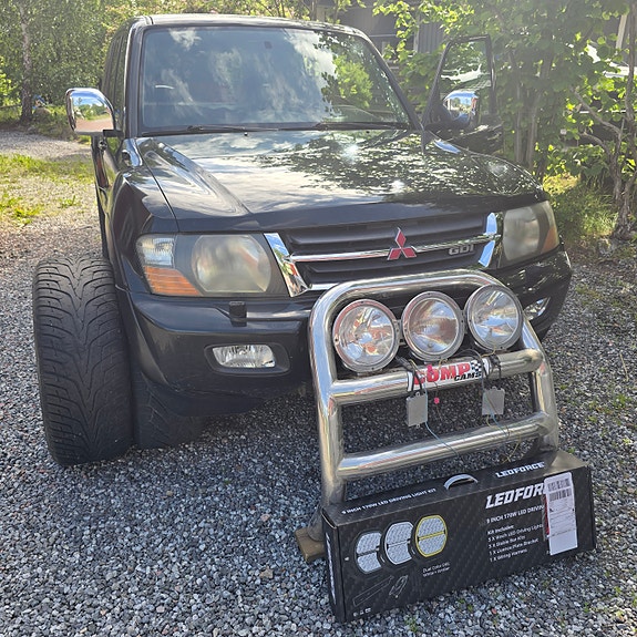 Mitsubishi Pajero 13 of 19