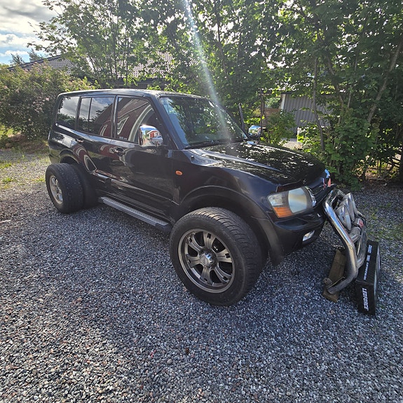 Mitsubishi Pajero 14 of 19