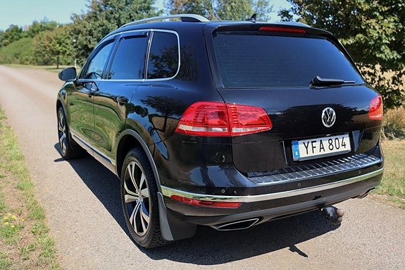 Volkswagen Touareg 2 of 4
