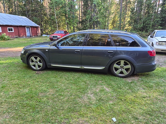 Audi A6 allroad 2 of 5