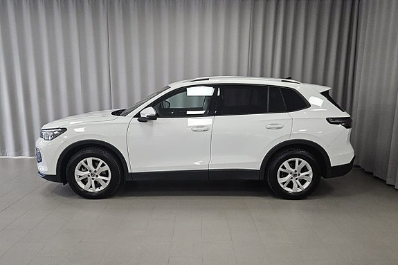 Volkswagen Tiguan 2 of 5