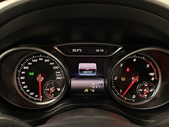Mercedes-Benz CLA200 d 15 of 26