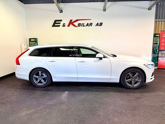 Volvo V90 2 of 5