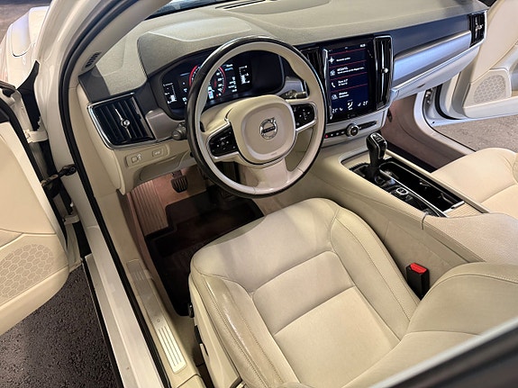 Volvo V90 16 of 23