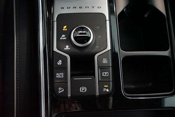 Kia Sorento 12 of 30