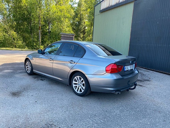 BMW 318d 4 of 6