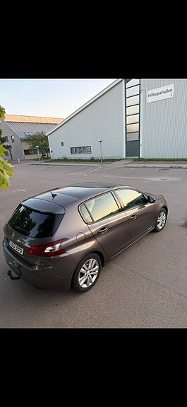 Peugeot 308 2 of 5
