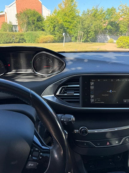 Peugeot 308 4 of 5