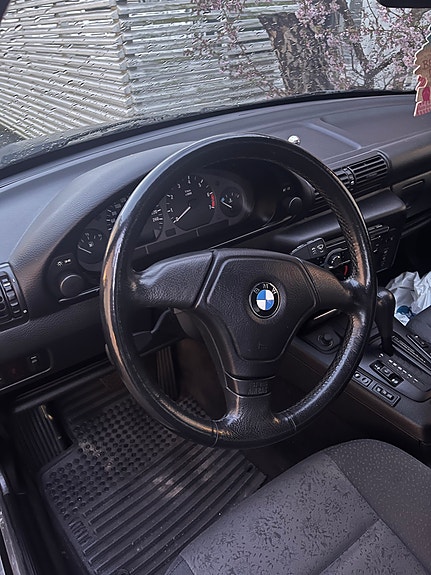 BMW 316i 4 of 5