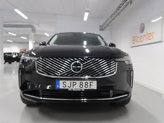Volvo XC90 10 of 30