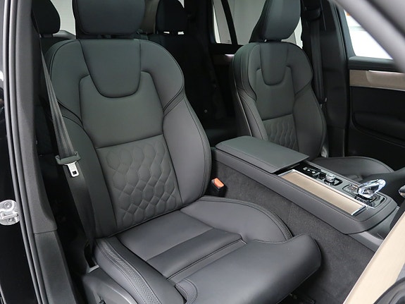 Volvo XC90 24 of 30