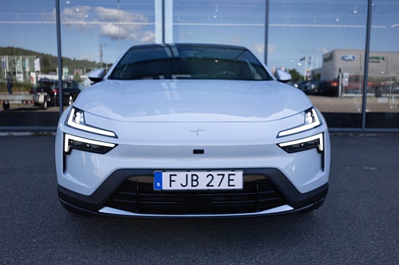 Polestar 4 2 of 5