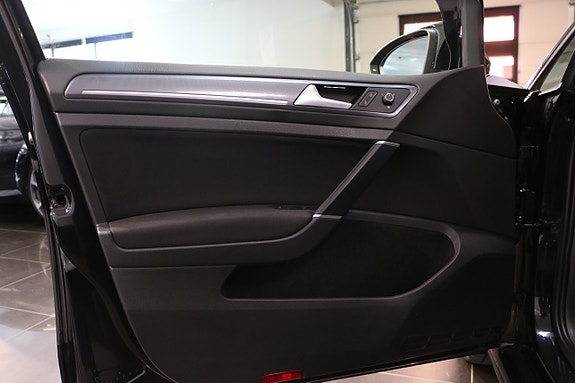 Volkswagen Golf VII 8 of 23