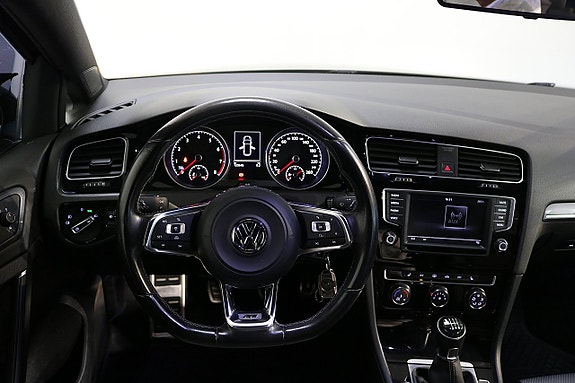 Volkswagen Golf VII 9 of 23