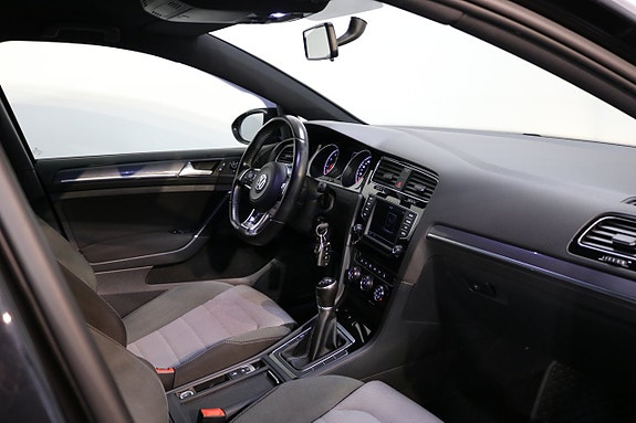 Volkswagen Golf VII 14 of 23