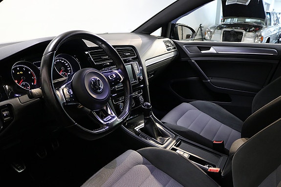 Volkswagen Golf VII 7 of 23