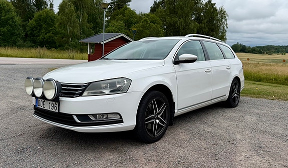 Volkswagen Passat 2 of 5