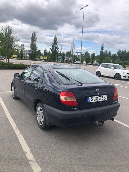 Toyota Avensis 2 of 3