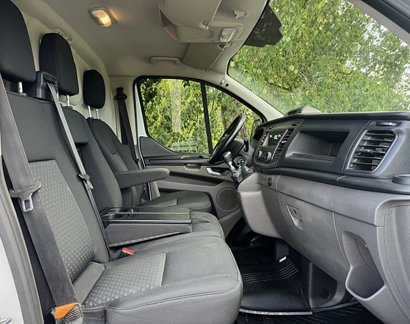 Ford Transit Custom 13 of 19