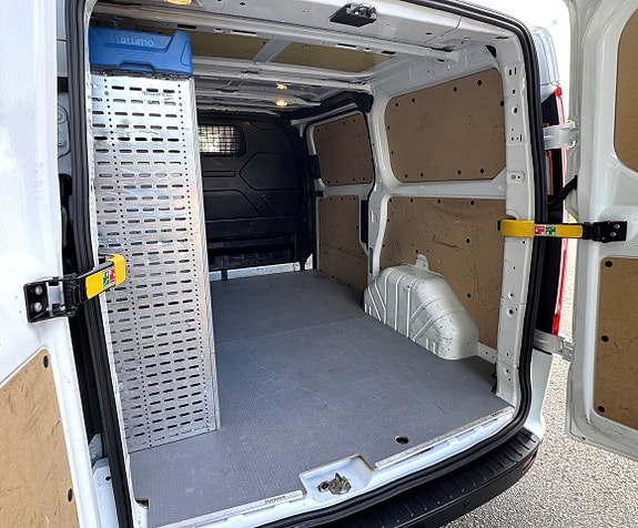 Ford Transit Custom 15 of 19