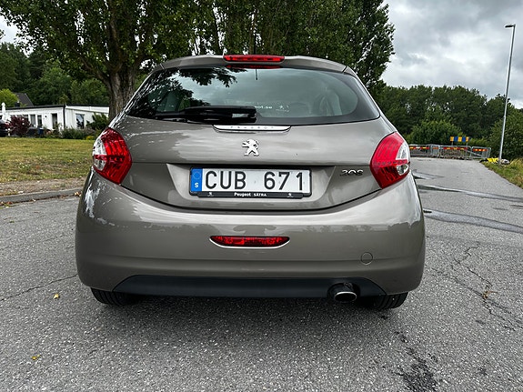 Peugeot 208 4 of 5