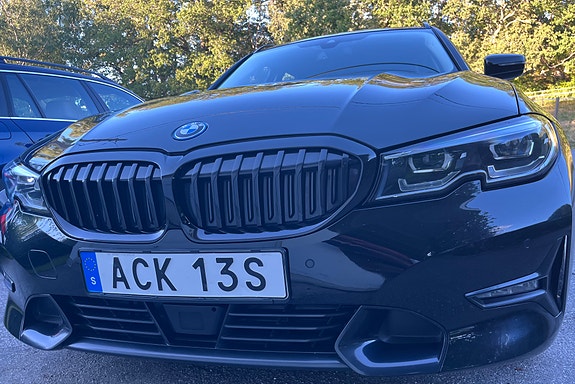 BMW 330e 2 of 5