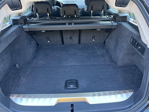 BMW 330e 12 of 30