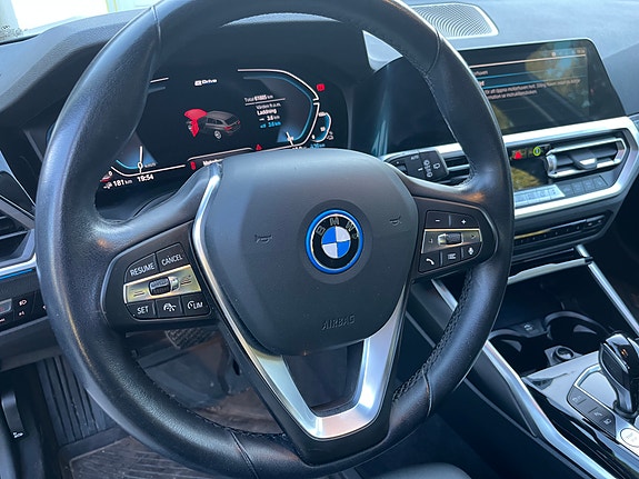 BMW 330e 5 of 5