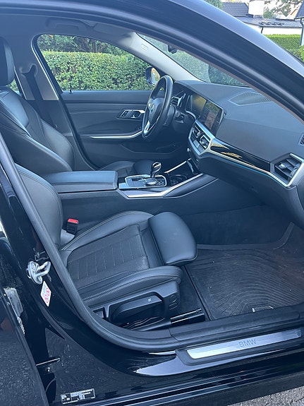 BMW 330e 19 of 30
