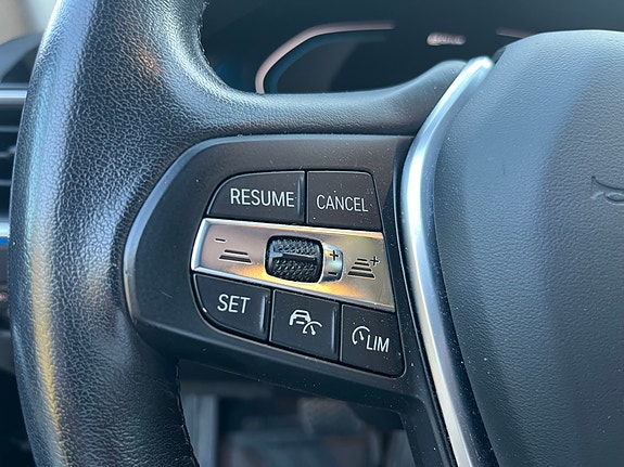 BMW 330e 6 of 30