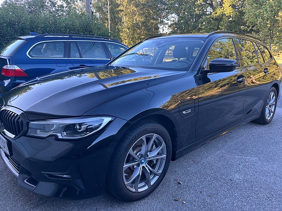 BMW 330e 26 of 30