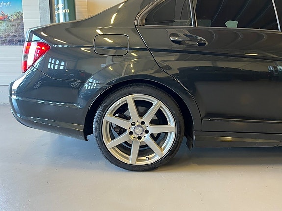 Mercedes-Benz C220 9 of 19