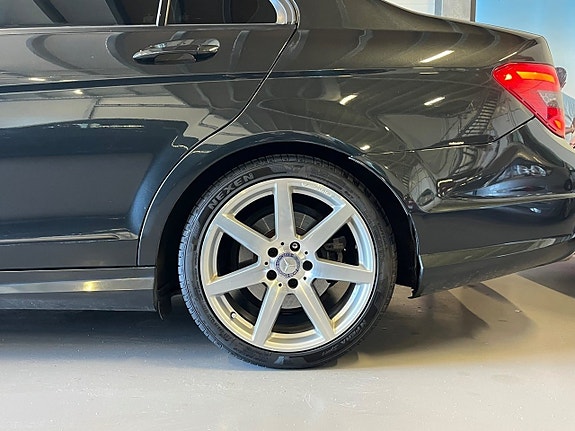 Mercedes-Benz C220 5 of 5