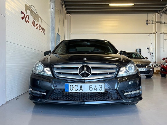 Mercedes-Benz C220 2 of 5
