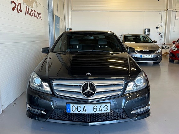Mercedes-Benz C220 3 of 5
