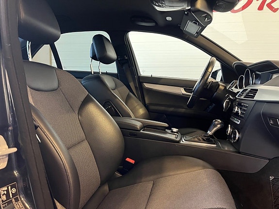 Mercedes-Benz C220 11 of 19