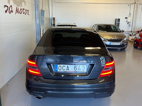 Mercedes-Benz C220 8 of 19