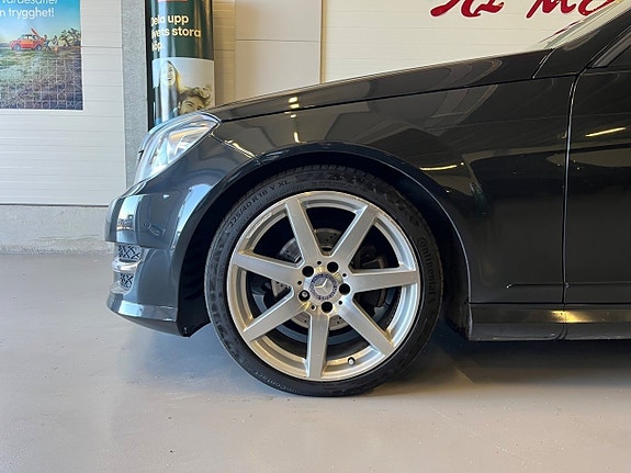 Mercedes-Benz C220 4 of 5