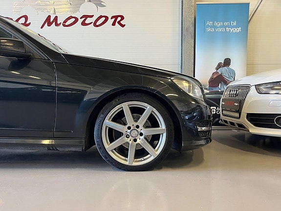 Mercedes-Benz C220 10 of 19
