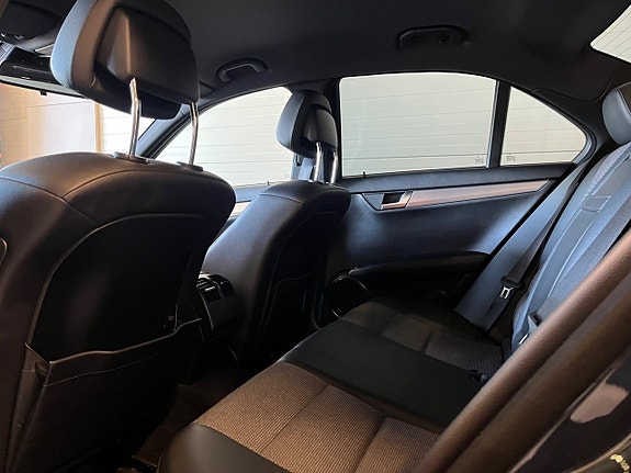 Mercedes-Benz C220 14 of 19