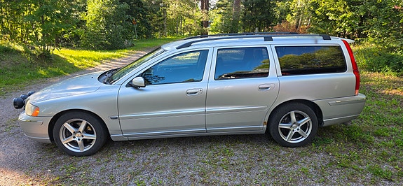 Volvo V70 2 of 15