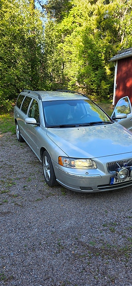 Volvo V70 3 of 15