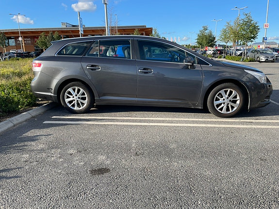 Toyota Avensis 5 of 5