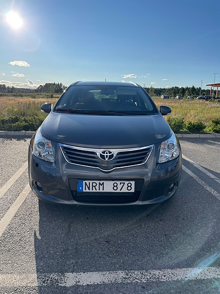 Toyota Avensis 3 of 5