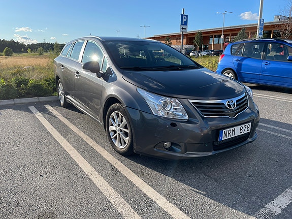 Toyota Avensis 4 of 5