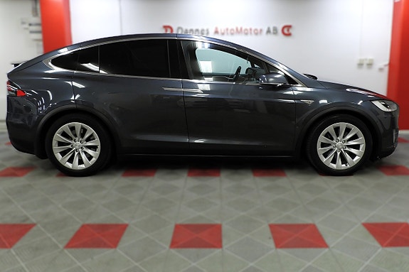 Tesla Model X 10 of 30