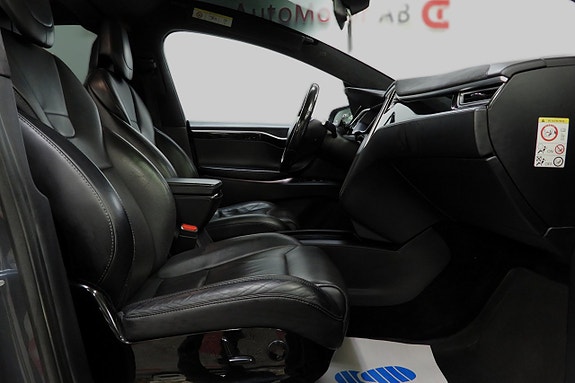Tesla Model X 14 of 30