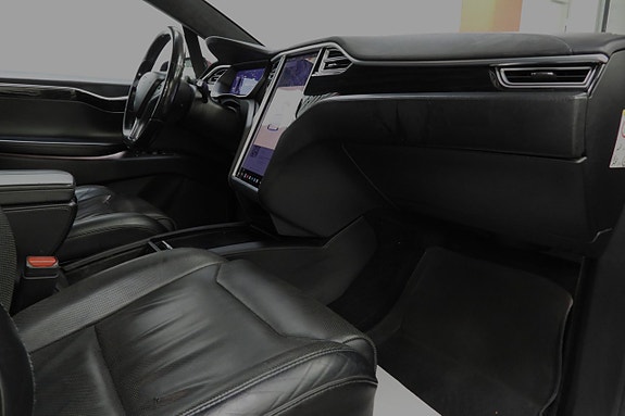 Tesla Model X 17 of 30