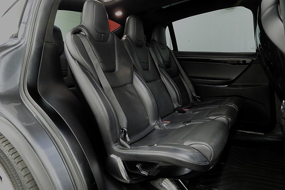 Tesla Model X 15 of 30